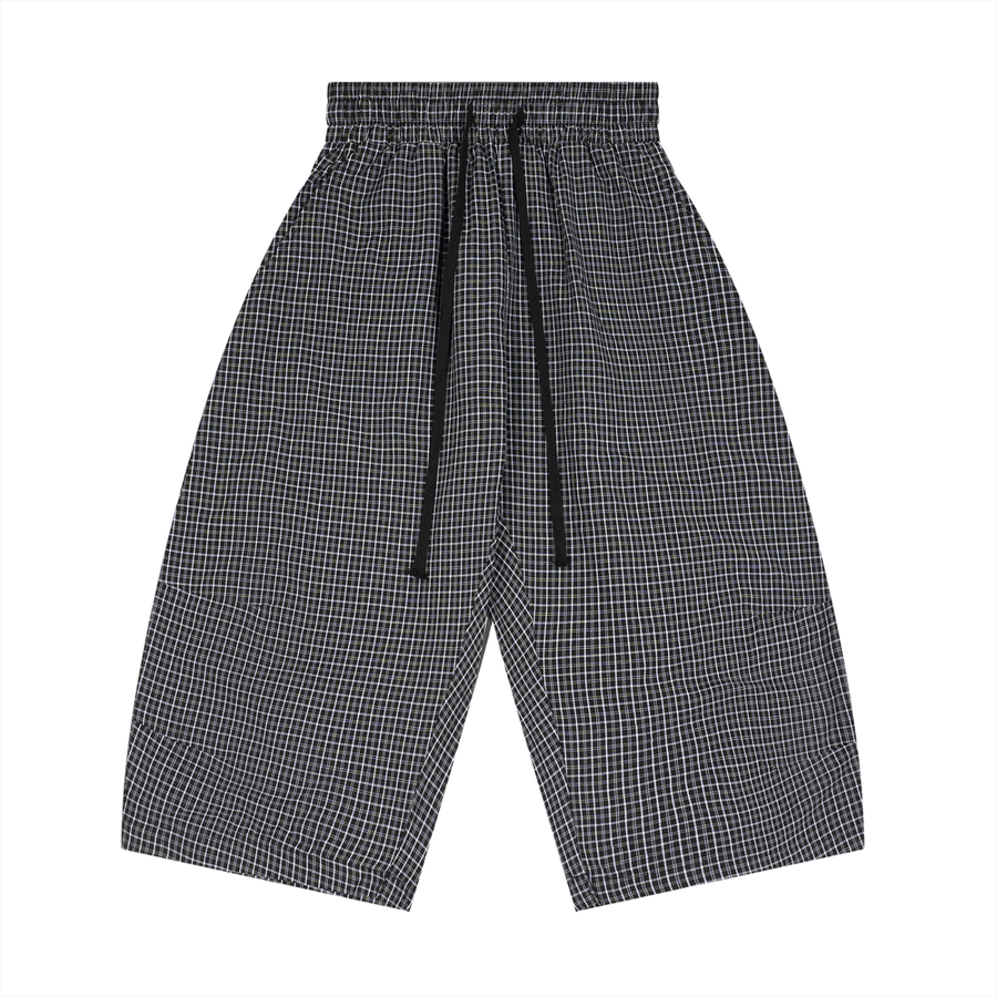 SM Plaid Capri Shorts black front