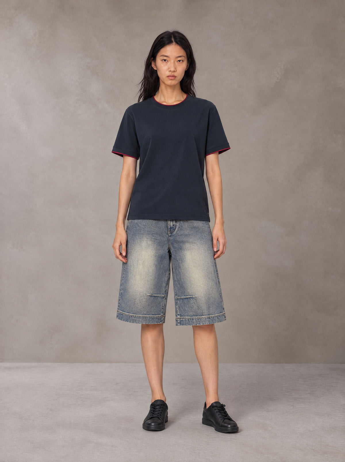 Model wearing SM Sunwash T-shirt in Oxford Navy, front view.