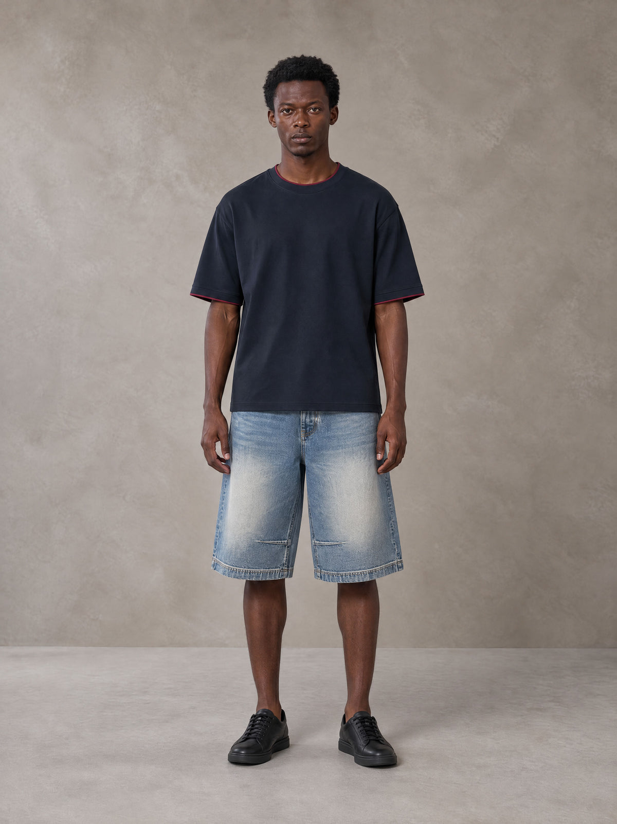 Model wearing SM Sunwash T-shirt in Oxford Navy, front view.