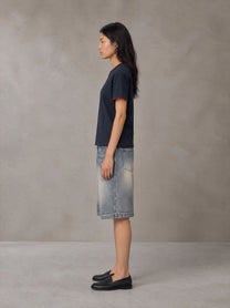 Model wearing SM Sunwash T-shirt in Oxford Navy, side view.