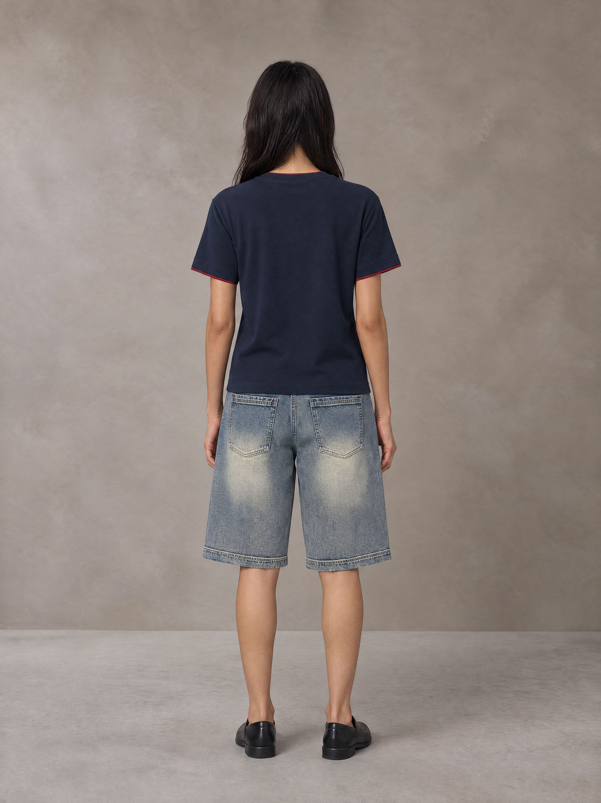 Model wearing SM Sunwash T-shirt in Oxford Navy, rear view.