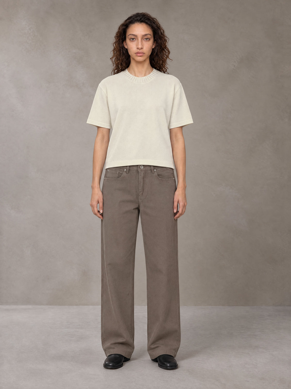 Model wearing SM Sig. Knitted Round Neck T-shirt in Neutral Heather, front view.