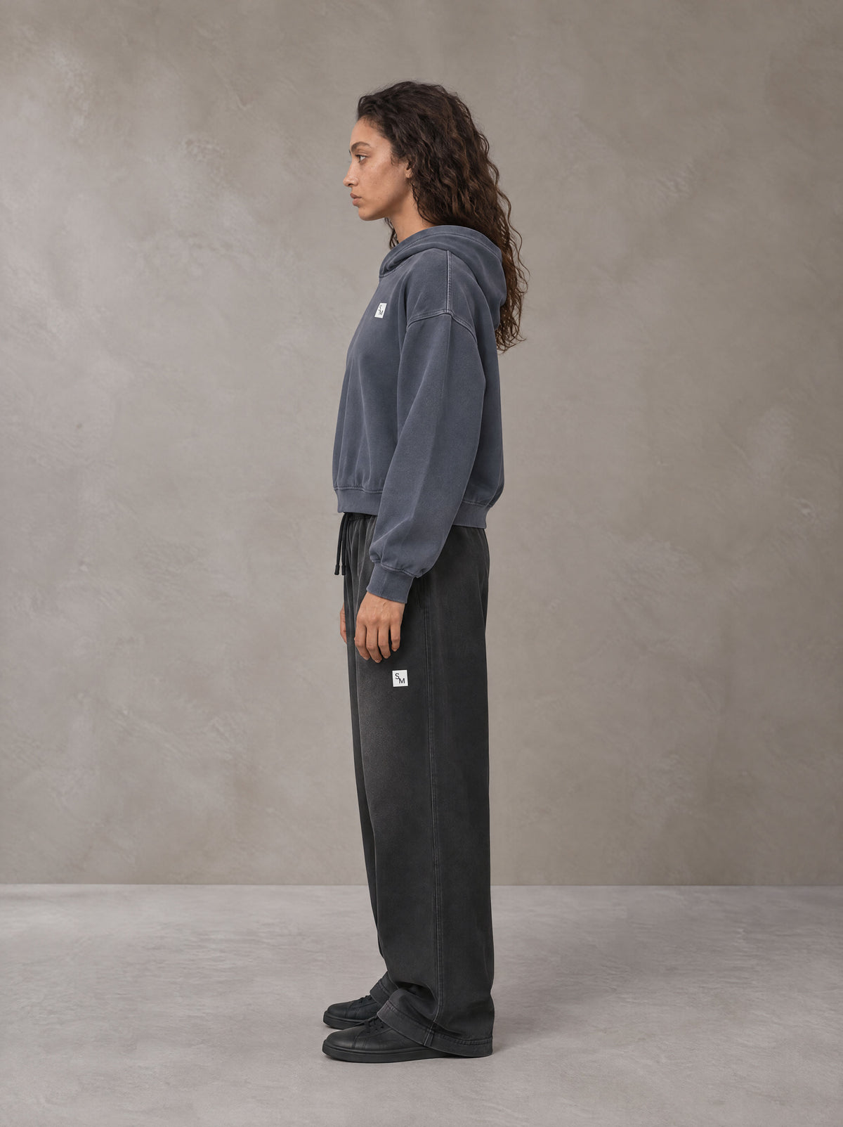Model wearing SM Sig. Sunfade Boxy Hoodie in Chambray, side profile.