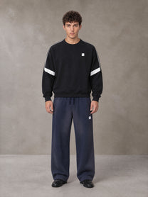 Model wearing SM Sig. Tempo Sweatshirt in Midnight Black, front view.