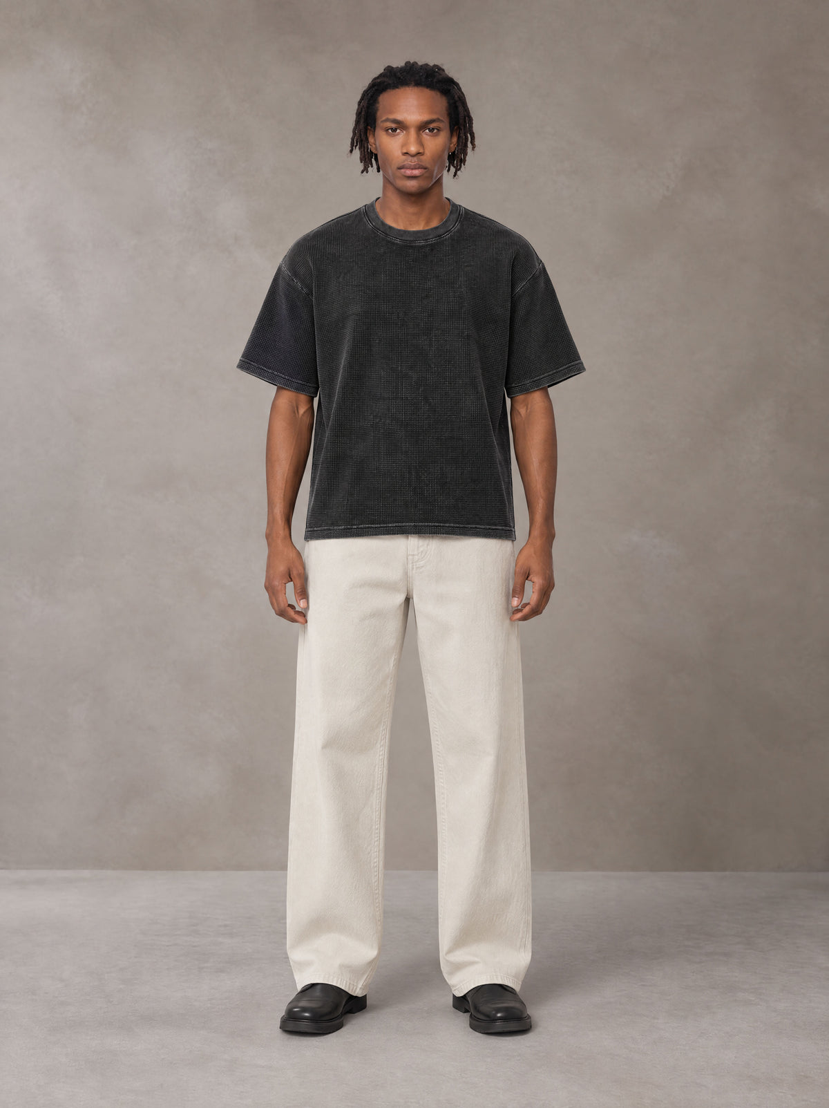 Model wearing SM Sig. Waffle Washed Boxy T-shirt in Midnight Black, front view.