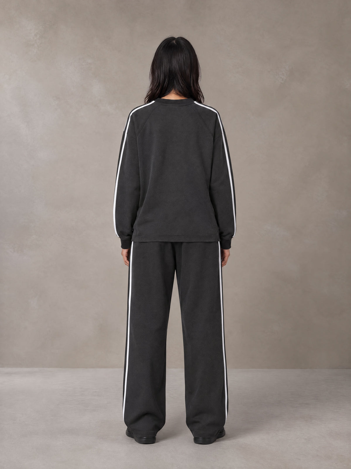 Model wearing the SM Sig. Snow Line Sweatshirt and SM Sig. Snow Line Sweatpants in Midnight Black, rear view.