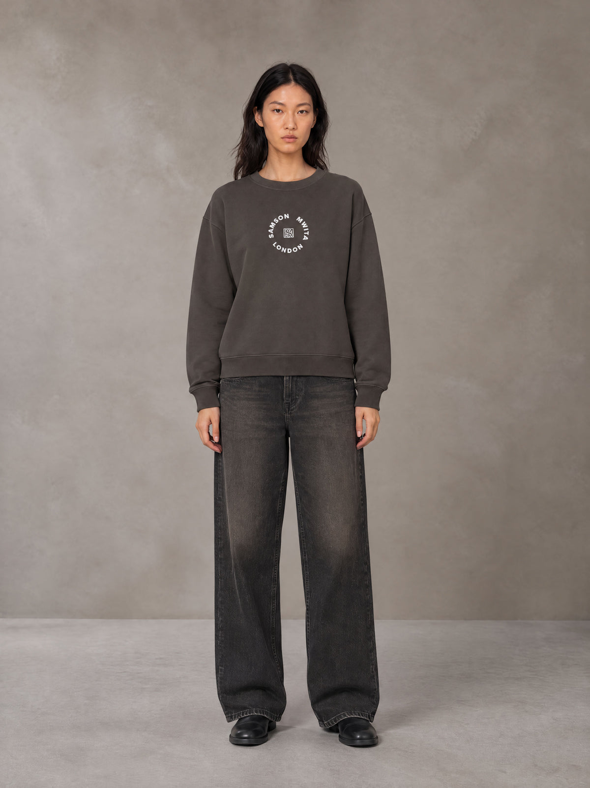 Model wearing the SM London Sweatshirt in Kabul Brown, front view.