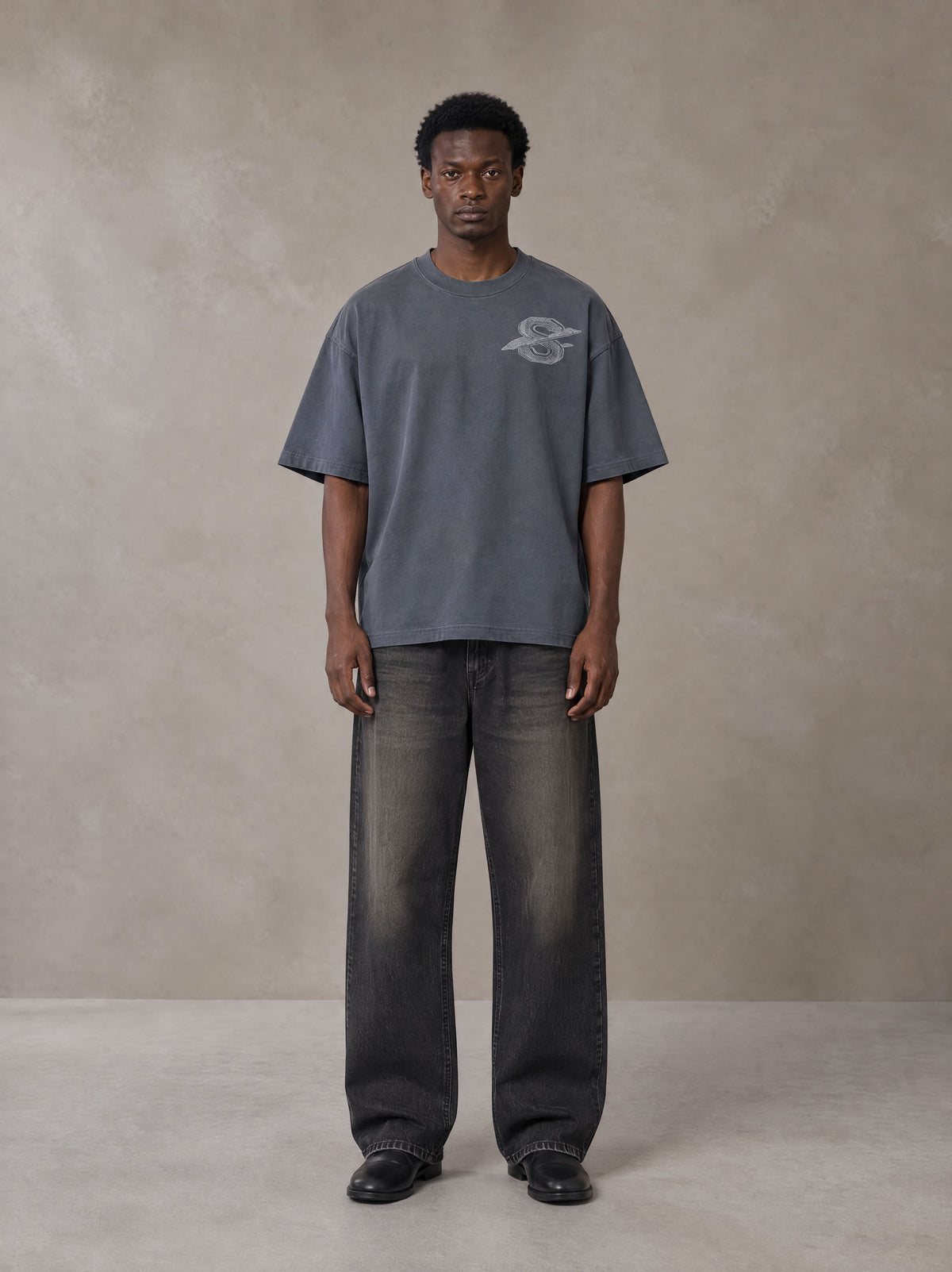 Model wearing the SM Carved Flight T-shirt in Chambray, front view.