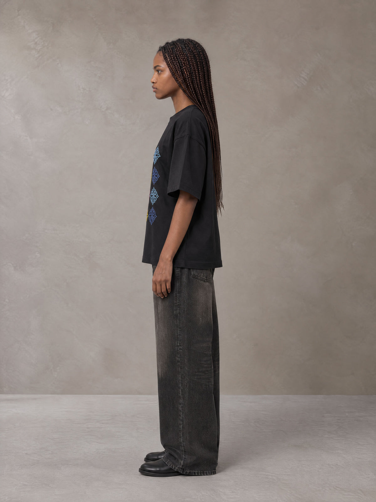 Model wearing the SM Fleur Matrix T-shirt in Midnight Black, side profile.