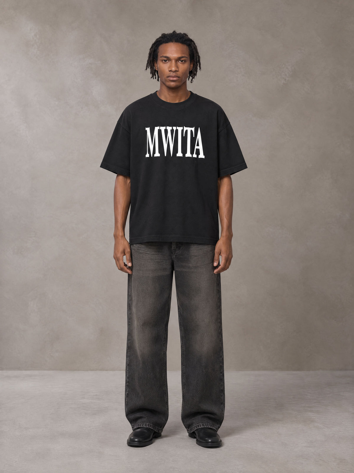Model wearing the SM Heritage T-shirt in Midnight Black, front view.