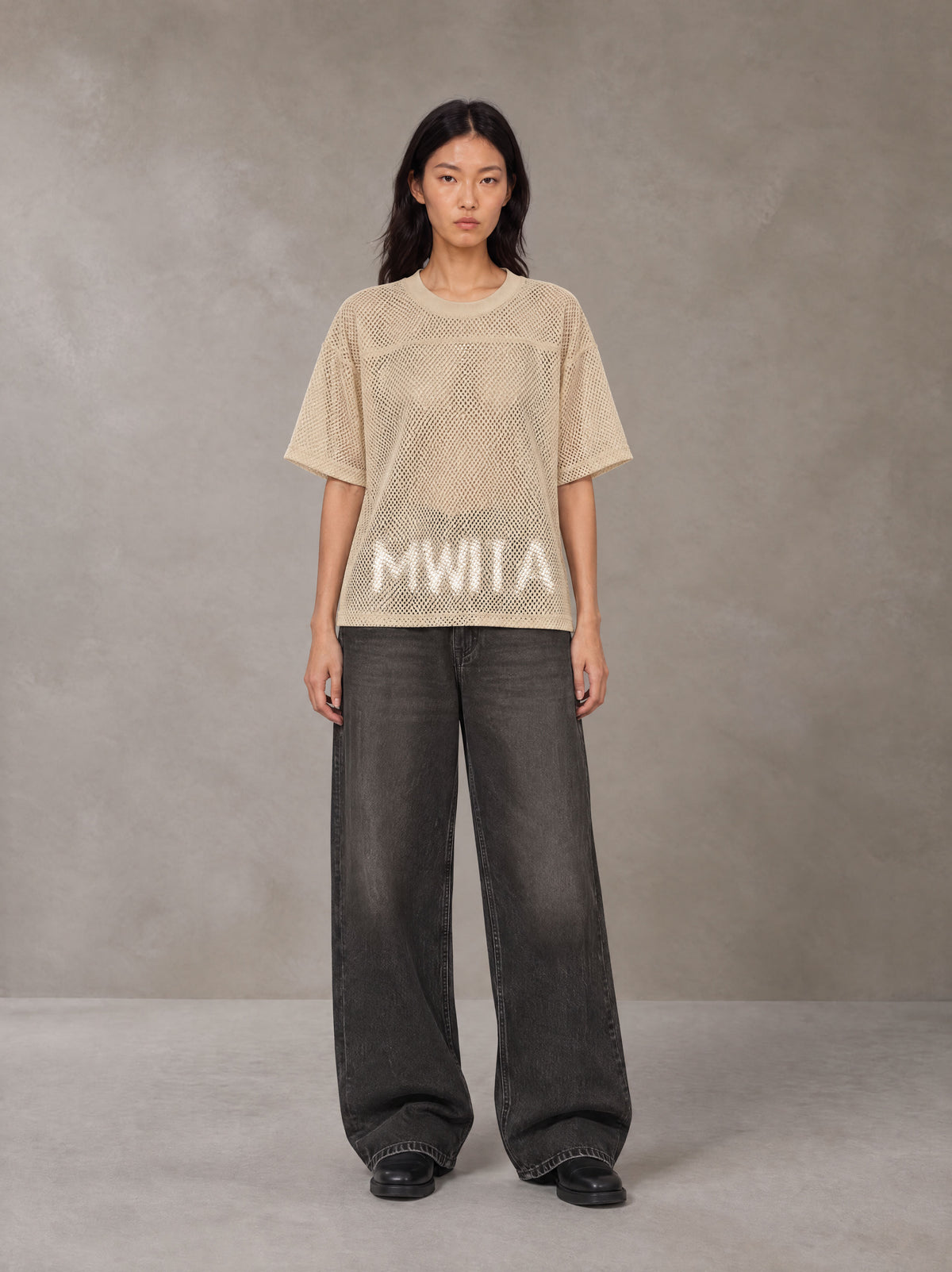 Model wearing the SM Mesh Boxy T-shirt in Soft Beige, front view.