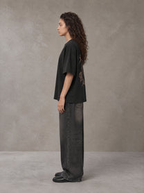 Model wearing the SM Regal T-shirt in Midnight Black, side profile.